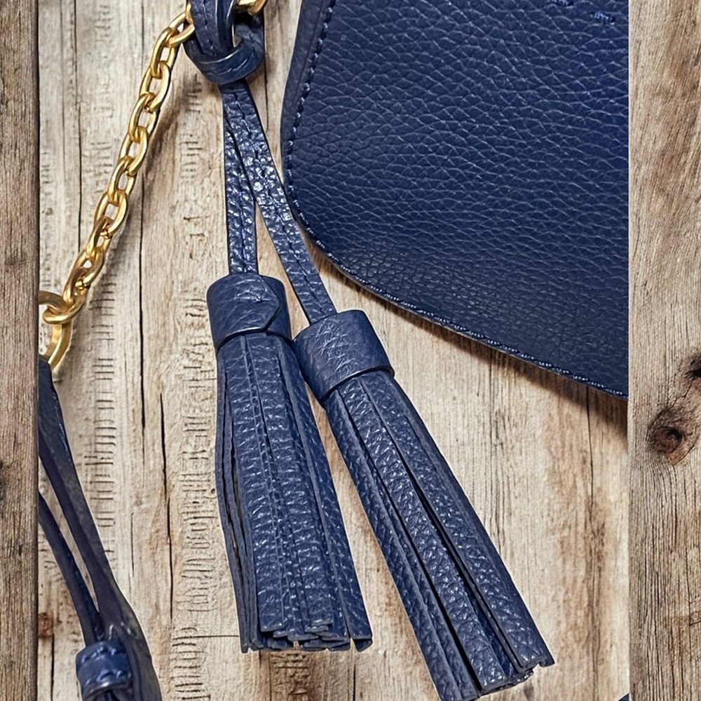 Tory Burch Navy Pebbled Leather Crossbody with Gold Hardware - Picture 2 of 10